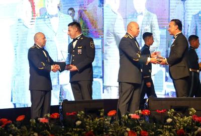 Docentes de la Escuela de Suboficiales reciben reconocimientos como mejores docentes FAC